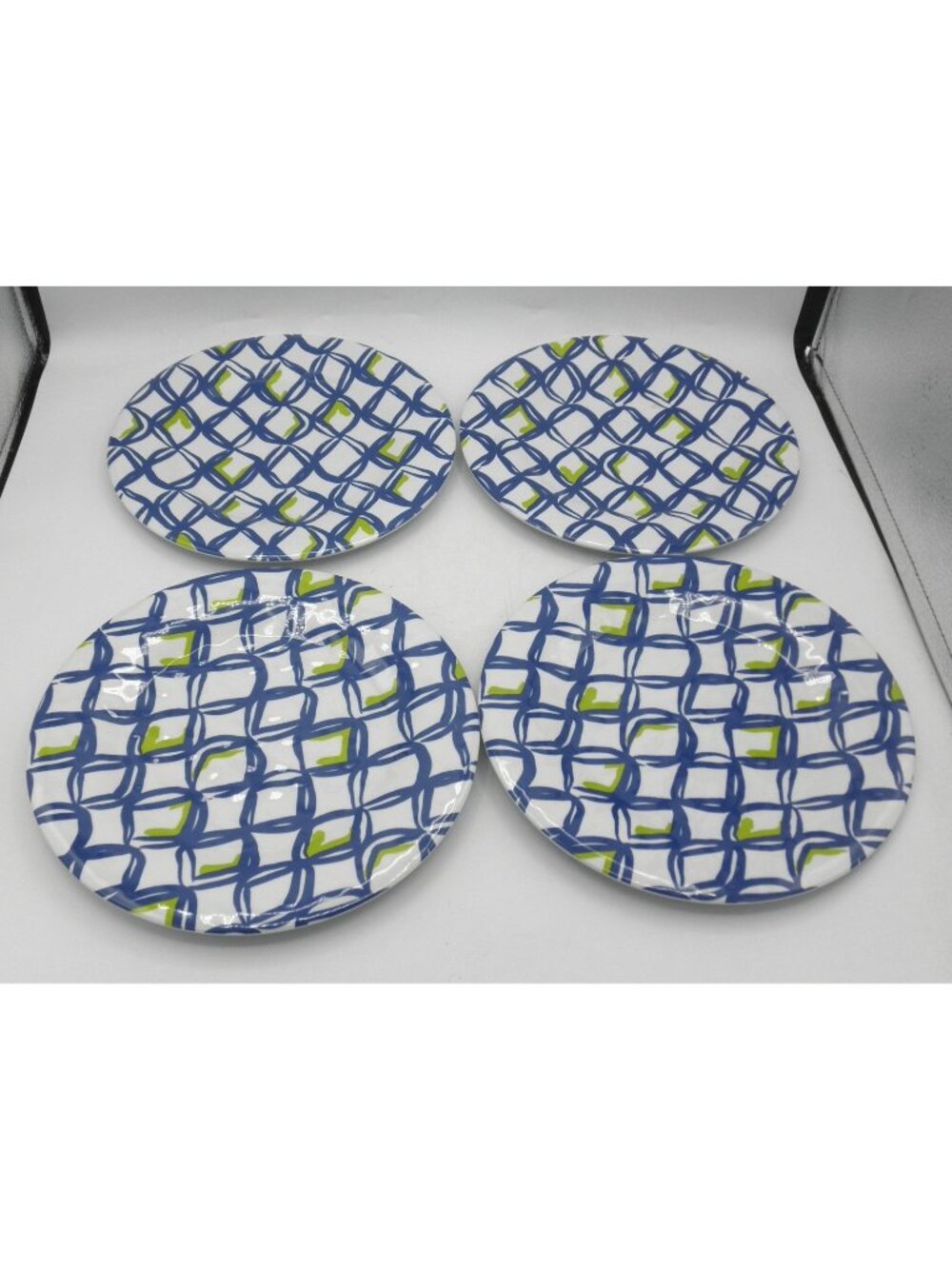 Outdoor Oasis Brand 9 In. Melamine Lunch Salad Plates Geometric Blue Green Patio